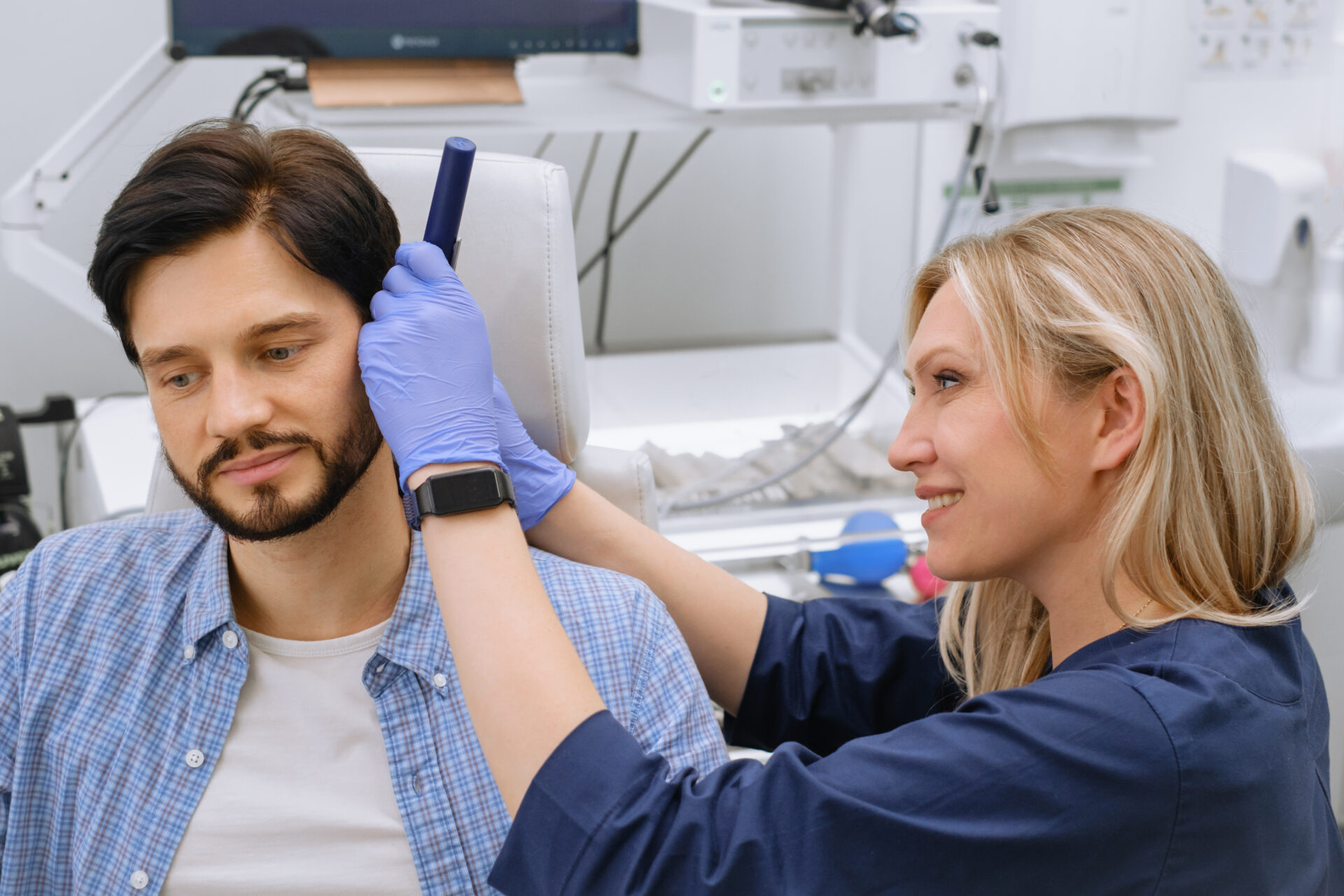 Консультація сурдолога і слухопротезування в Medicenter